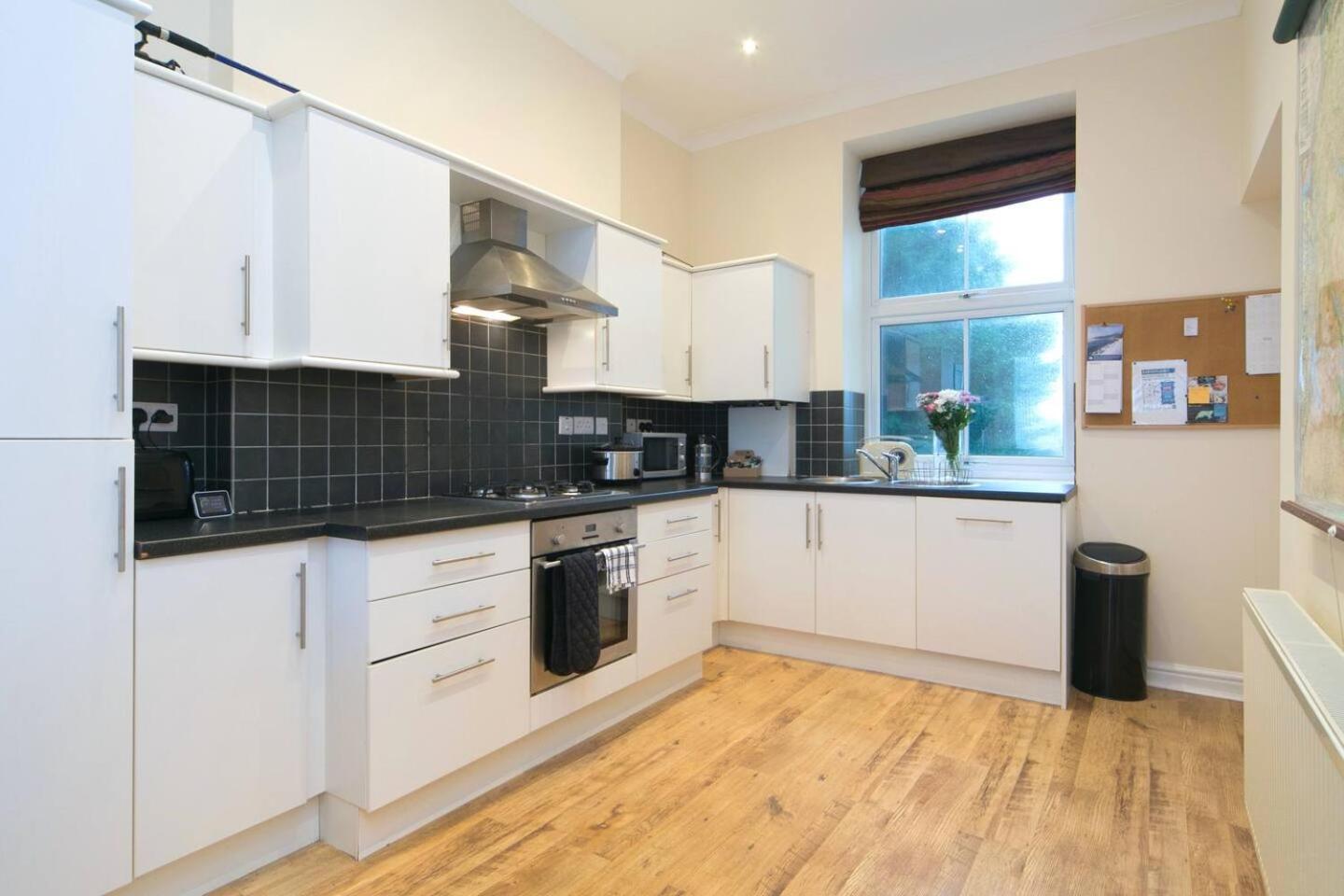 Pass The Keys Hafan Stylish 2 Bedroom Sea View Apartment Pwllheli Exterior foto