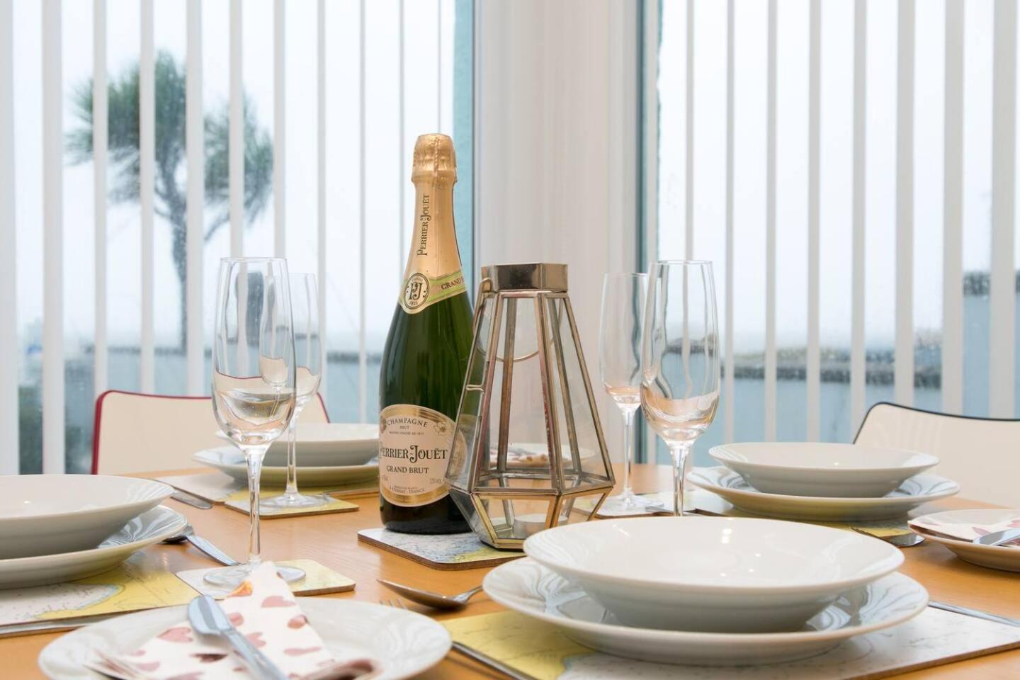 Pass The Keys Hafan Stylish 2 Bedroom Sea View Apartment Pwllheli Exterior foto