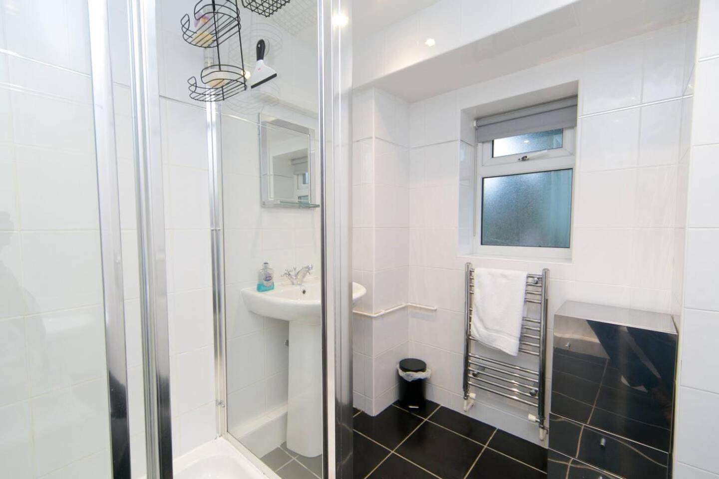 Pass The Keys Hafan Stylish 2 Bedroom Sea View Apartment Pwllheli Exterior foto
