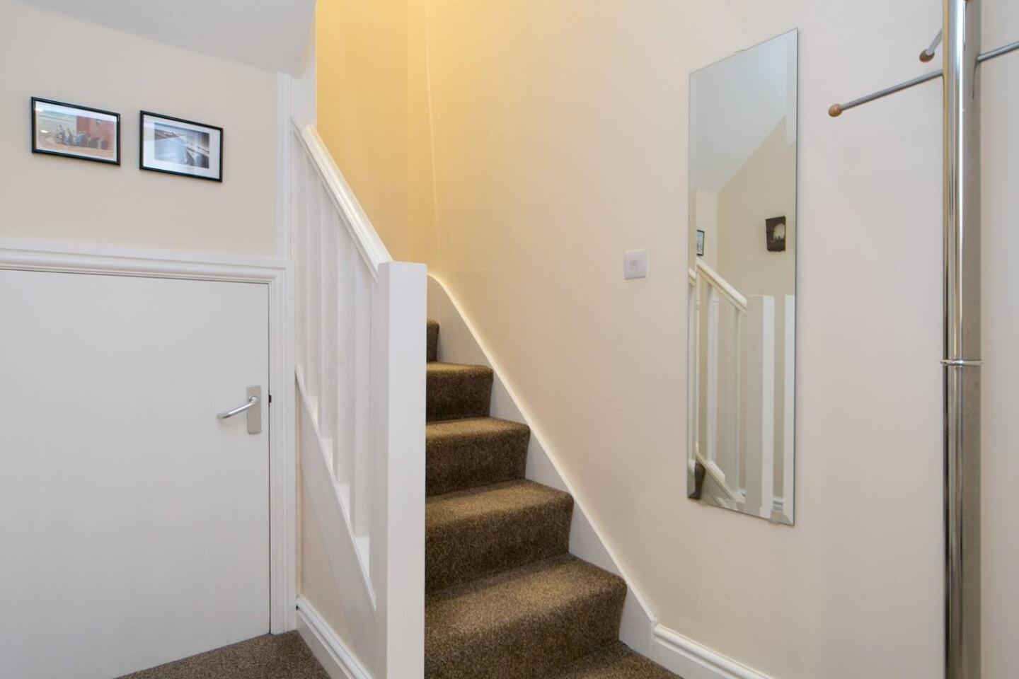 Pass The Keys Hafan Stylish 2 Bedroom Sea View Apartment Pwllheli Exterior foto