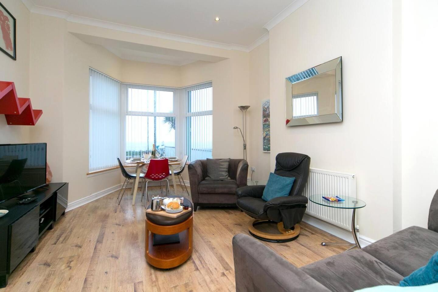 Pass The Keys Hafan Stylish 2 Bedroom Sea View Apartment Pwllheli Exterior foto
